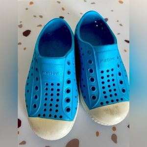 Native brand shoes size C7. The Jefferson in Blue/ Shell white.